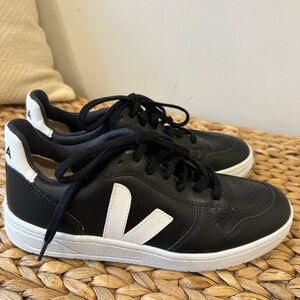 Veja v10 sneaker black womens us 7
